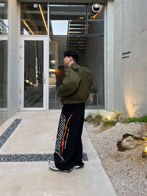 발렌시아가 3XL 스니커즈 화이트 레드 블루 734734W3XL59645 photo review