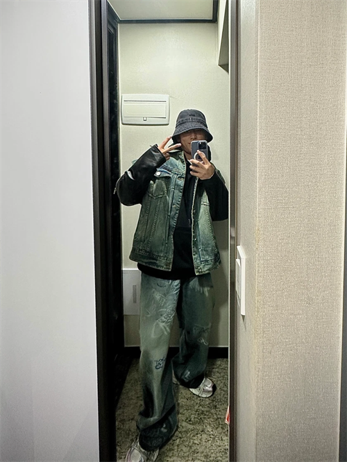 발렌시아가 3XL 스니커즈 화이트 레드 블루 734734W3XL59645 photo review