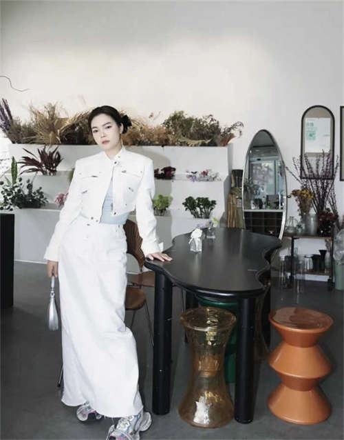 발렌시아가 3XL 스니커즈 화이트 레드 블루 734734W3XL59645 photo review