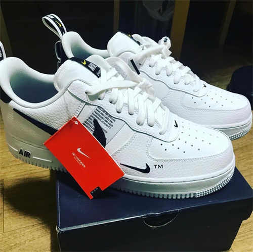 나이키 에어포스 1 로우 유틸리티 화이트 블랙 AJ7747-100 photo review